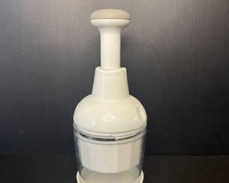 The Pampered Chef chopper