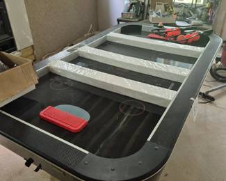 Air hockey table