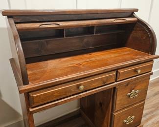 Roll-top desk