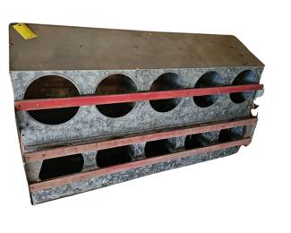 Jamesway Sanitary Metal 10 Chicken Roost Nests Wall Mount