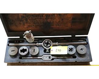 Plumbing Plumber Pipe Threading Set in Wooden Box