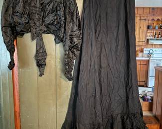 Late  1800's skirt and bodice with collar.