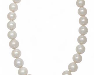 Lot 5 | South Sea Pearl And 18k Gold And Diamond Clasp Choker Necklace L 17" 116g