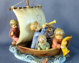 Goebel M.J. Hummel "Land In Sight" The Quincentennial Of America's Discovery Figurine Limited Edition With Medal