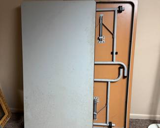 Folding tables