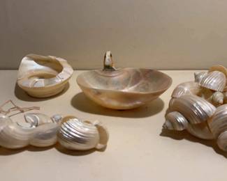 Vintage Mother Of Pearl Shell Form Ashtray, Bowl Gold Mouth Pearled Turbos