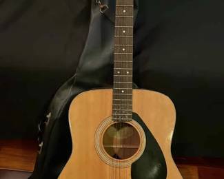 Yamaha FG332 Guitar