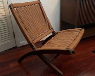 008 Mid Century Modern Hans Wegner Style Walnut Framed Folding Lounge Chair
