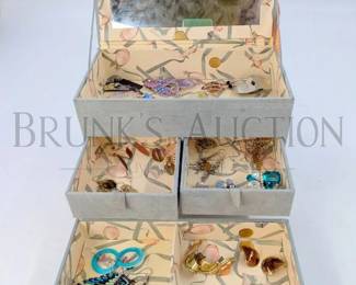 BEADING COSTUME JEWELRY