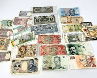 FOREIGN MONEY BILLS COLLECTIBLES