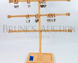 HANGING JEWELRY DISPLAY WITH HOOKS CLASPS