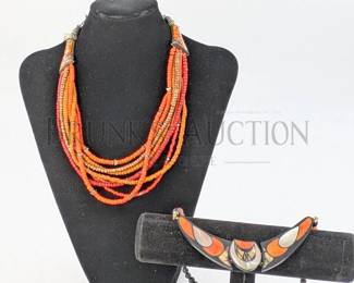 COLLAR AND BEADED MULTISTRAND NECKLACE