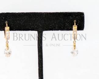 DANGLE EARRING