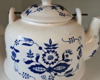 Tea pot