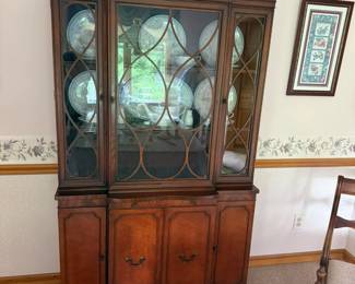 Lovely China Hutch and 6 person table