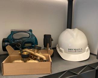 FLASHLIGHT, HARD HAT