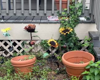 SUNFLOWER YARD ART & CLAY POTS