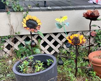 SUNFLOWER YARD ART & POTS