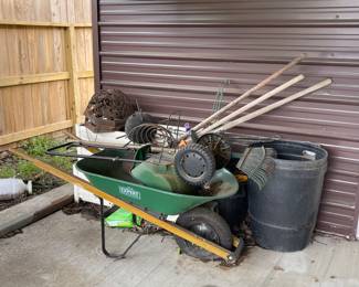 WHEELBARROW, FERTILIZER SPREADER