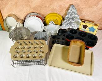 Pampered Chef and More Baking Pans