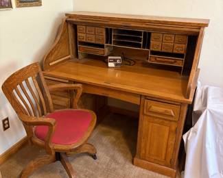 Antiqu Rowlett Roll Top Desk