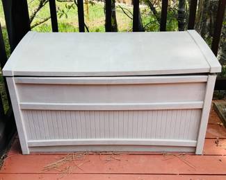 Suncast Storage Chest