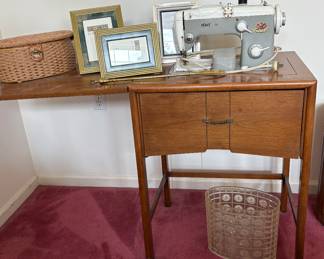 Mid century Pfaff 260 sewing Machine and cabinet