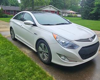 1 of 9 pictures - 2014 Hyundai Sonata Hybrid Limited 4 Door Sedan 4 Cylinder 2.4 Liter. Asking $2,500 (open to reasonable offers) *We will pre-sell this item. Please contact Bill @ 419-360-2636 with questions or to schedule time to view it*