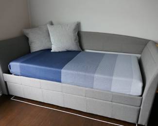 Daybed with trundle 94"x43"x34"