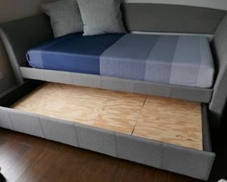 Daybed with trundle 94"x43"x34"