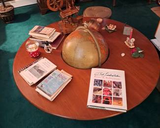 Globe table