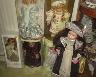 MANY assorted dolls