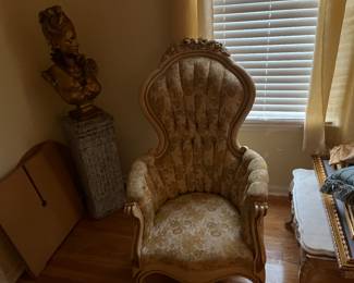 Queen Anne paired with French Provencial sofa and chair. Priced with
that set.