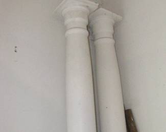 2 8' columns