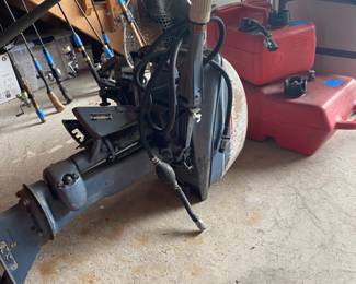Evinrude 6hp boat motor with 2 gas cans