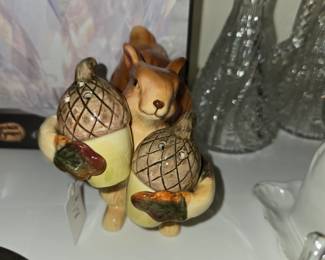 VTG Squirrel Salt & Pepper, Oil/Vinegar