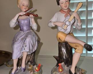Figurines