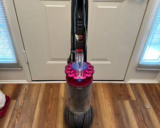 #83A - $150 - Dyson ball vacuum cleaner lightly used