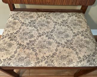 #54 - $48 - Makeup bench 27tx22wx15.5d