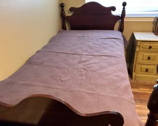 #77 - $600 - 2- twin bed mattress included but not mandatory 45t