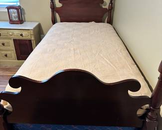 #77 - $600 - 2- twin bed mattress included but not mandatory 45t