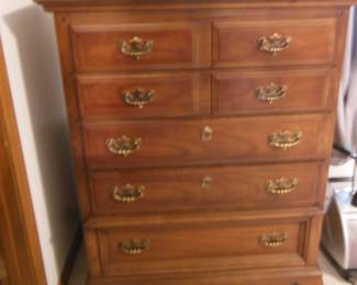 chest of drawers