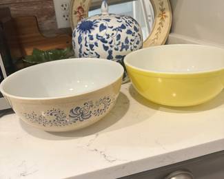 Pyrex bowls