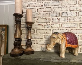 Lots of decorative items