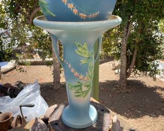 Roseville Bleeding Heart vase