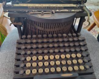 ANTIQUE SMITH PREMIER NO. 4 TYPEWRITER $60
