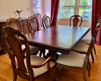 Thomasville dining table w/ 10 chairs