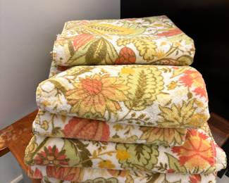 Floral bath towels and shower seat
