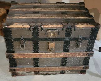 ANTIQUE TRUNK