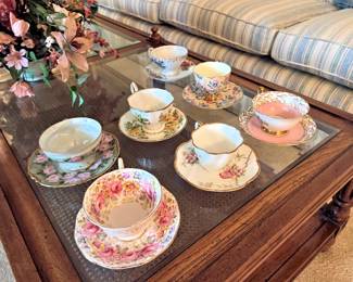 Cup & saucers